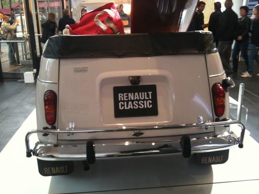 Today on the Champs Elysees | Renault 4 Forum