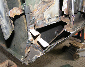 Front blanking plate in sill 